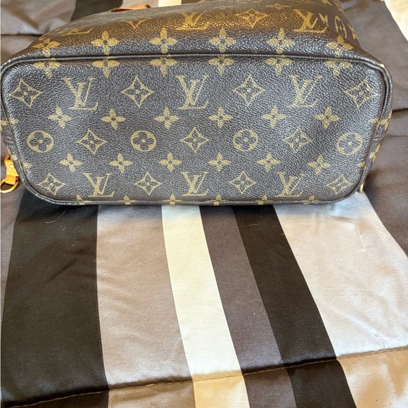 Louis Vuitton Monogram Tote Bag - Picture 9 of 13